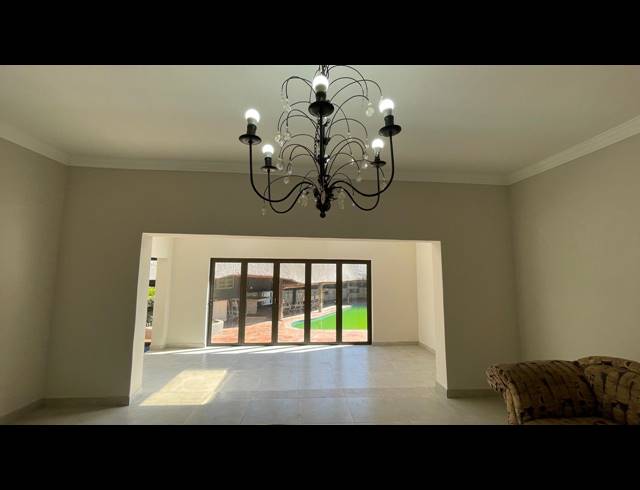 5 BEDROOM HOUSE FOR SALE IN WATERKLOOF HEIGHTS